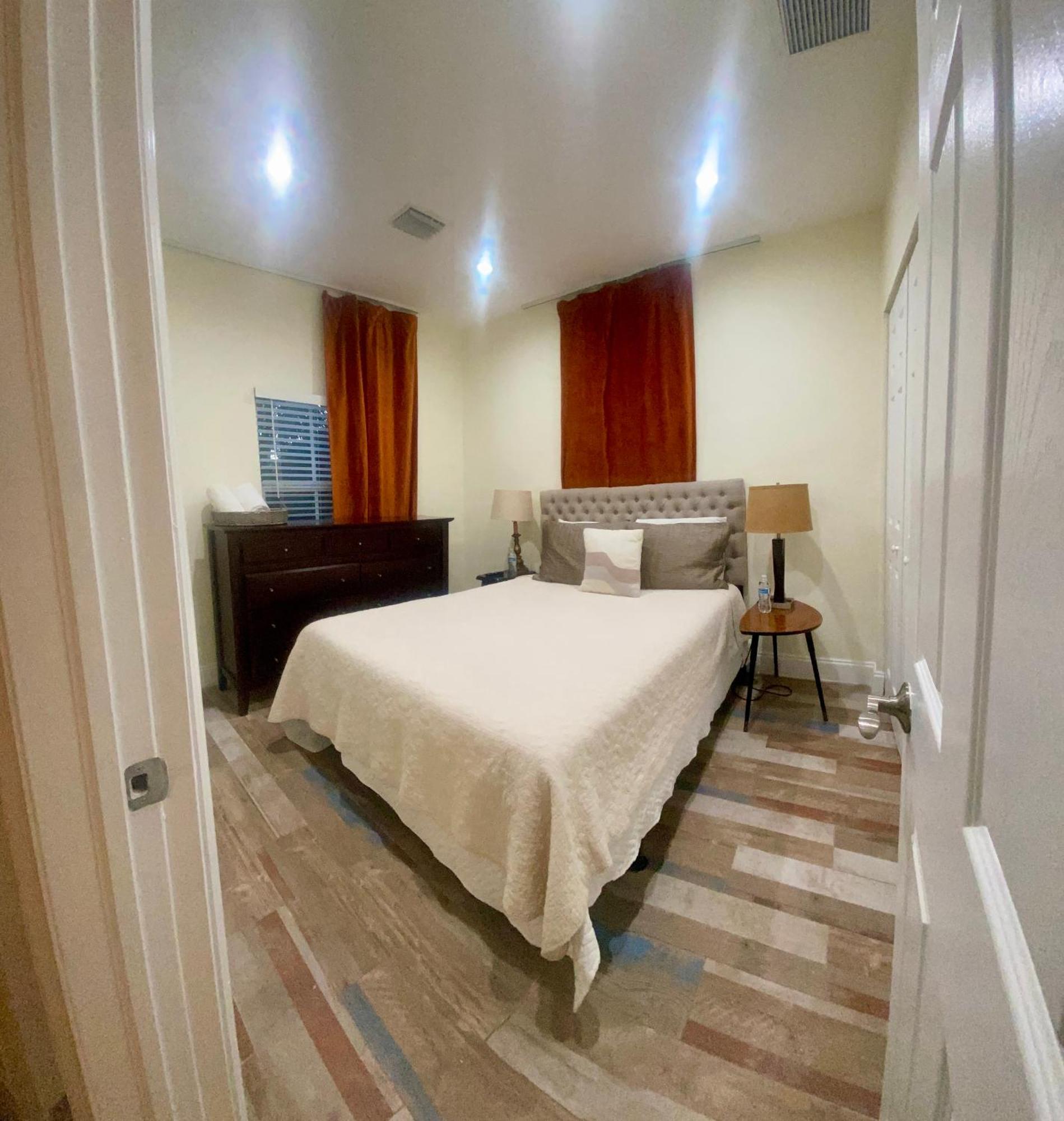 Private Rooms At Miami Centrally Located With Free Parking Exterior foto