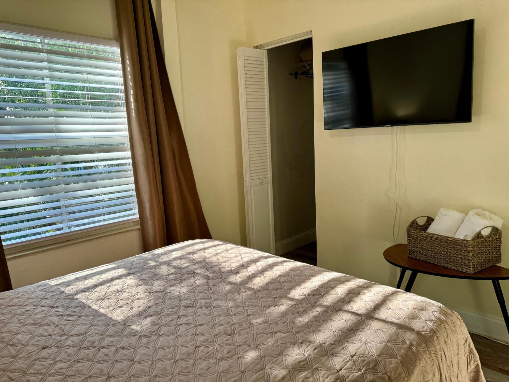 Private Rooms At Miami Centrally Located With Free Parking Exterior foto