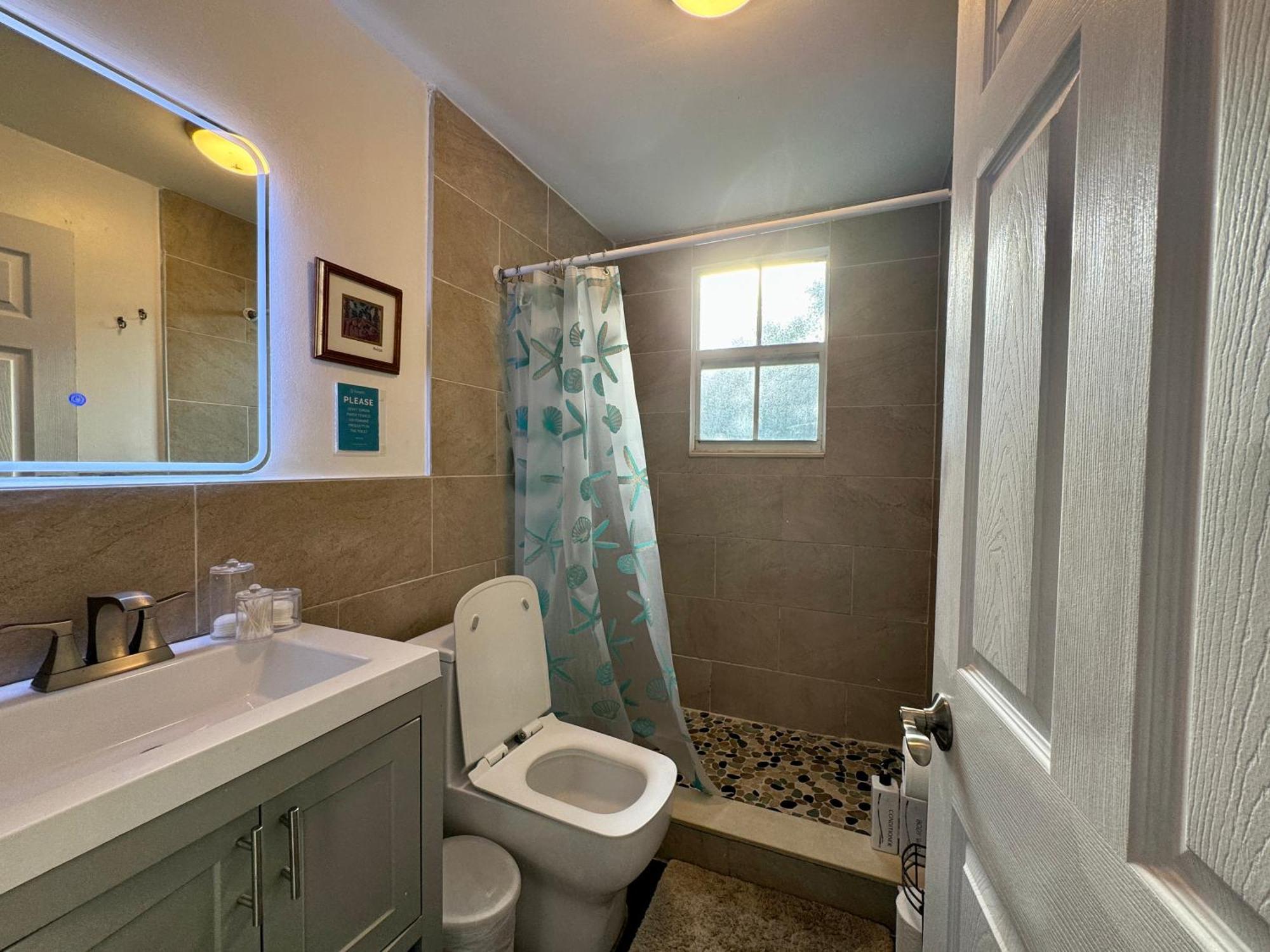 Private Rooms At Miami Centrally Located With Free Parking Exterior foto